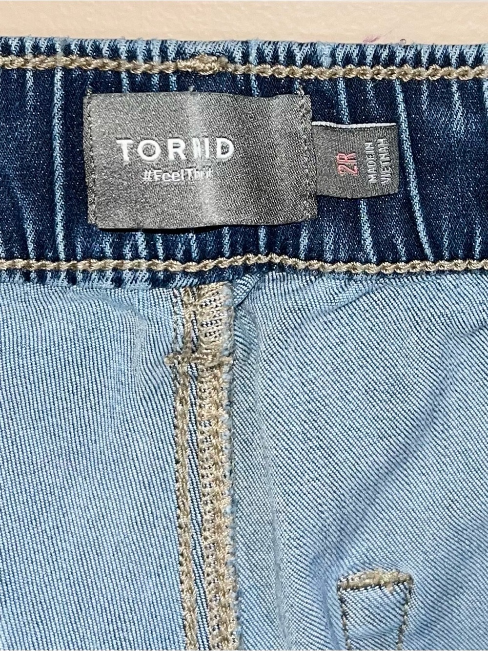 Torrid Weekend Boyfriend Straight Super Soft Jeans Women’s 2R Blue 2X 18-20 - Picture 4 of 7